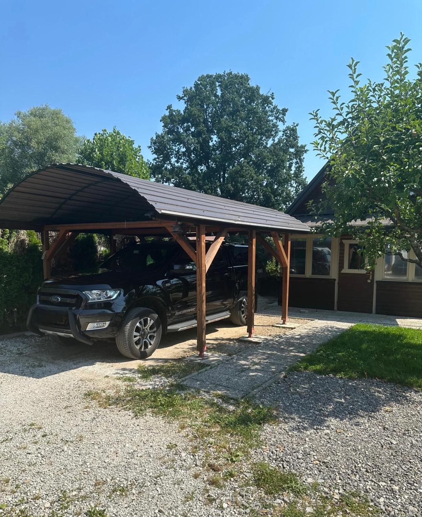 Chalet Mocvirski Tulipan Ljubljana